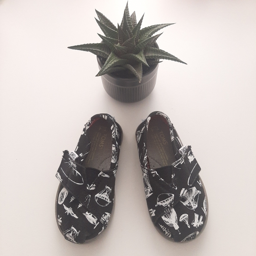 Toms Baby Alpargata Slip on Shoes size T4